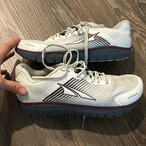 Altra foot shaped running shoes never worn